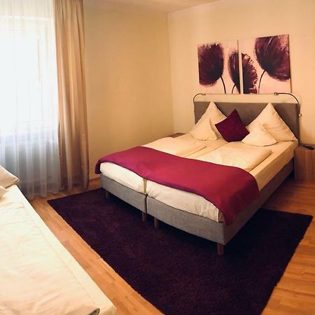 Hotel Restaurant Weihenstephaner Stuben Landshut Room photo
