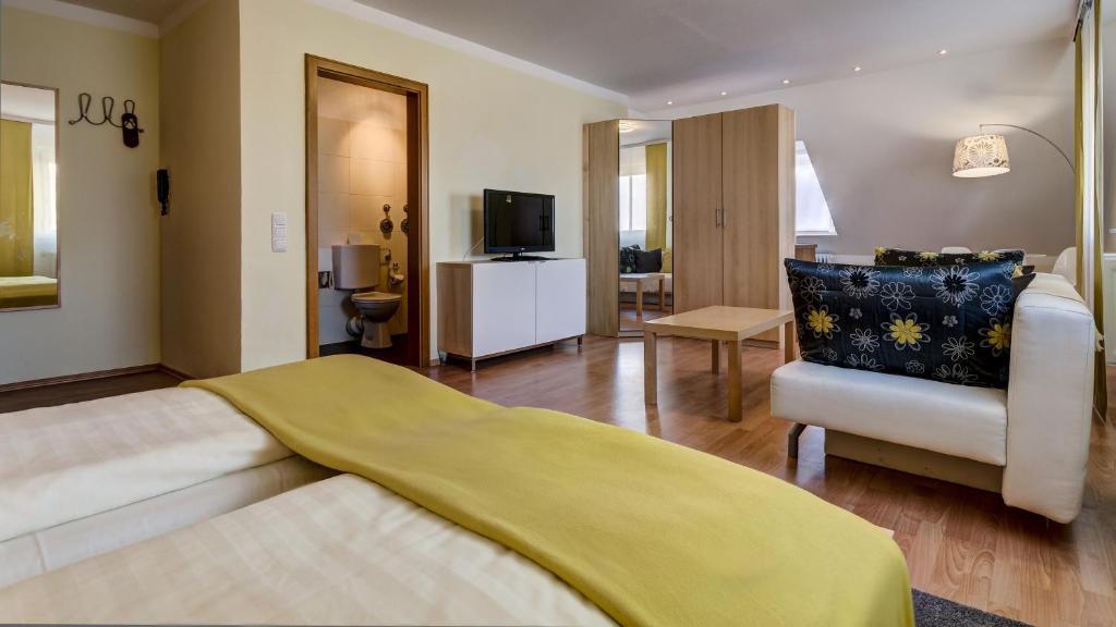Hotel Restaurant Weihenstephaner Stuben Landshut Room photo