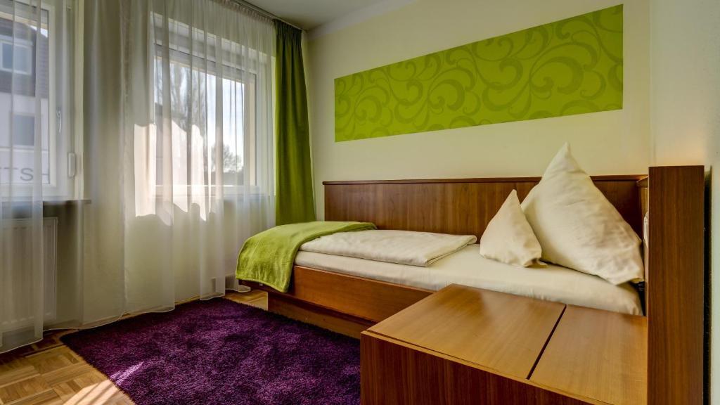 Hotel Restaurant Weihenstephaner Stuben Landshut Room photo