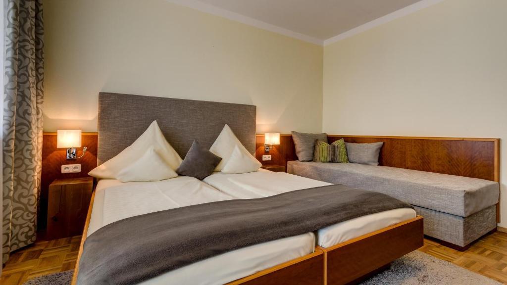 Hotel Restaurant Weihenstephaner Stuben Landshut Room photo