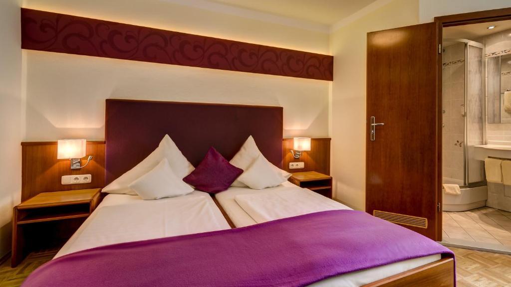 Hotel Restaurant Weihenstephaner Stuben Landshut Room photo