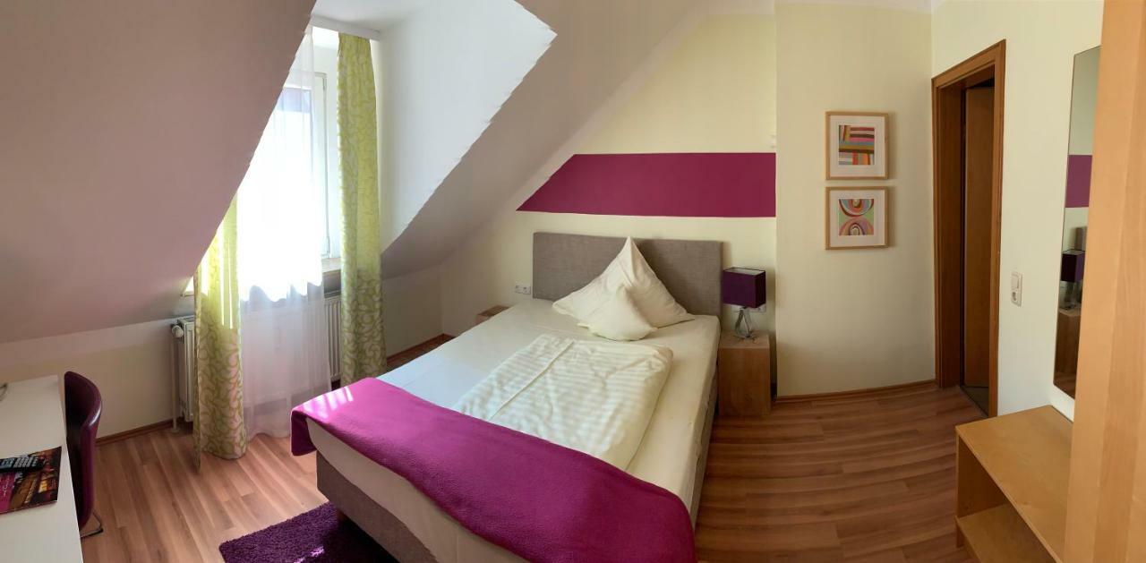 Hotel Restaurant Weihenstephaner Stuben Landshut Room photo